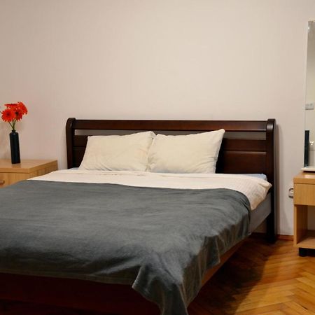 Brand New Apartment In City Center Lviv Kültér fotó